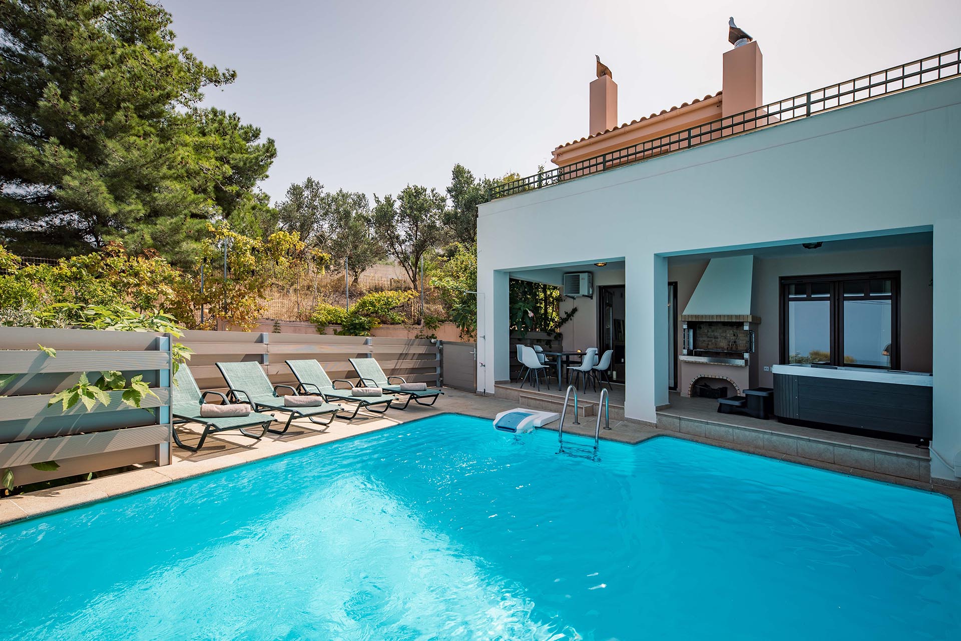 Welcome to Mikra Anogia Villas